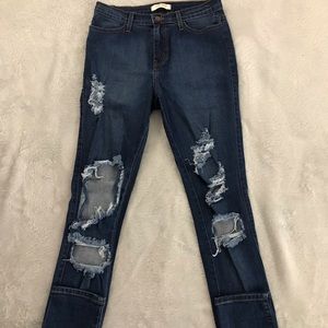 Open knee distressed denim skinny jeans